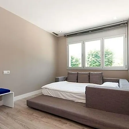 Exclusive Piscine Privee A 30km De Barcelone 4*